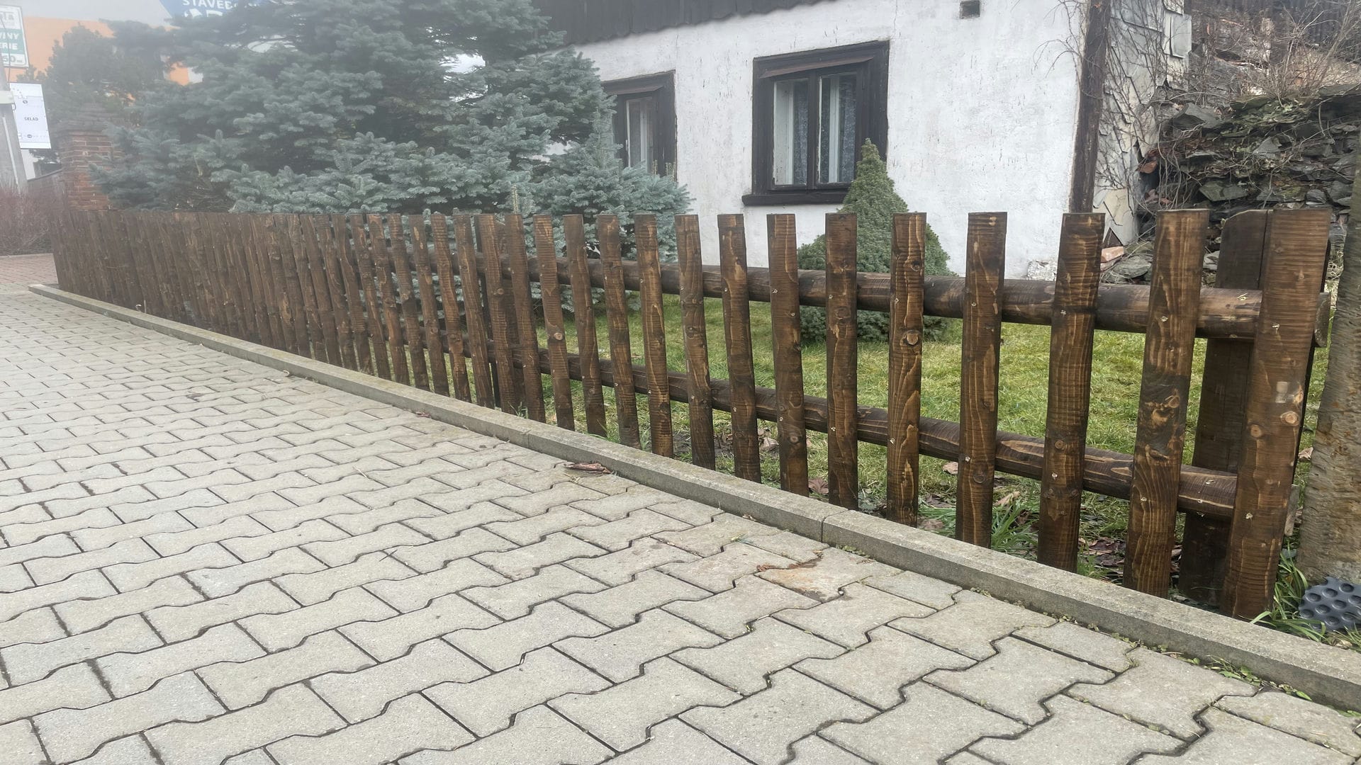 Obrázek 4 / Dřevěné ploty - strojně frézované   - realizace Opatovice nad Labem 03-2023